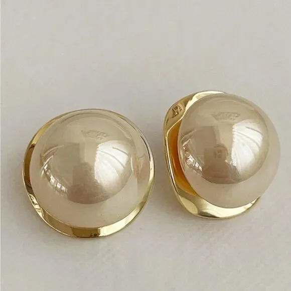 5/$25 GOLD PEARL STUDS - Picture 3 of 5